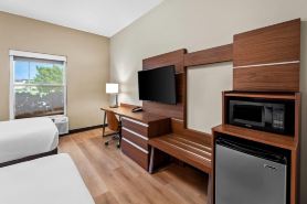 Days Inn & Suites by Wyndham Fort Myers Near JetBlue Park