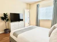 Disneyland Getaway Tri-level Gated Townhome