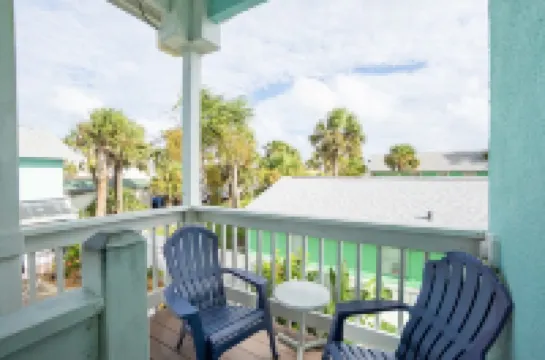 Salty Kisses Seaside Condo just steps to the beach and fishing pier