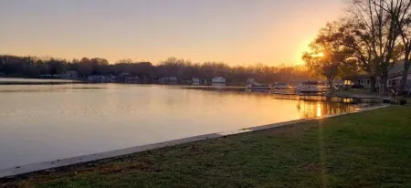 Lake Haven Cottage • Fun Summer Get Away! fishing and kayaks!