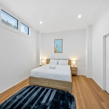 Chic 4-Bed Townhouse with Ocean Views