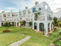 Relaxed Retreat With Pool