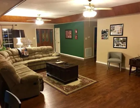 Bryant Home - Very Roomy, 3 Bedroom, 2 Bath Home Отели в г. Брайант