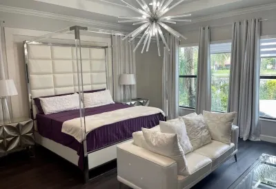 Modern 4 Bedroom Resort Style Home With Pool! Hotel in zona Nike Factory Store