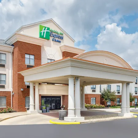 Holiday Inn Express & Suites Lancaster by IHG