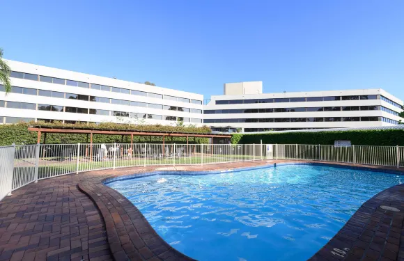 彭里斯美居酒店