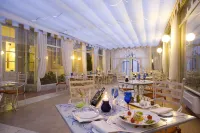 Byblos Art Hotel Villa Amista - Parking