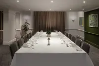 Holiday Inn FARNBOROUGH by IHG - bar