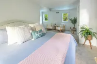 Home 2 Mi to Mashpee Commons! Pool and Screened Deck - Pools