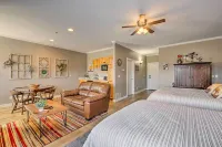 Large, Cozy Midway Studio w/ Mountain Views! - parking