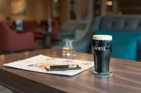 McWilliam Park Hotel - bar