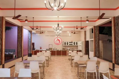 Srishty Garden Resorts Отели рядом с достопримечательностью «Courtallam Five Falls»