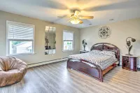 Family-Friendly Keansburg Home Walk to Beach! Hotels in Keansburg