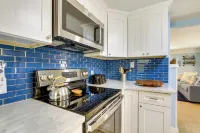 2 Mi to Bradenton Beach: Water-View Home w/ BBQ - Spa