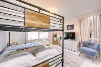 Updated Naples Retreat w/ Private Pool & Patio! - Wifi