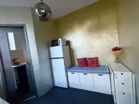 Charming Modern Apartment with Garden View - Les Vallées District, Near Paris Hotels in Colombes