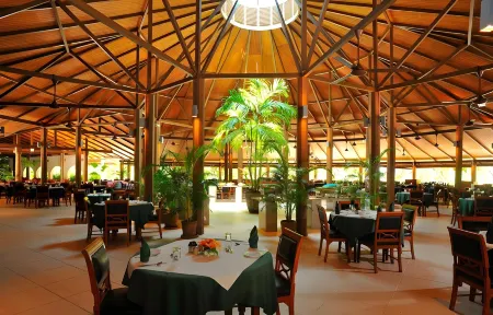 Embudu Village Maldives Отели в г. Эмбуду