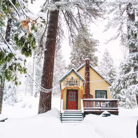 Shaver Lake Village Hotel