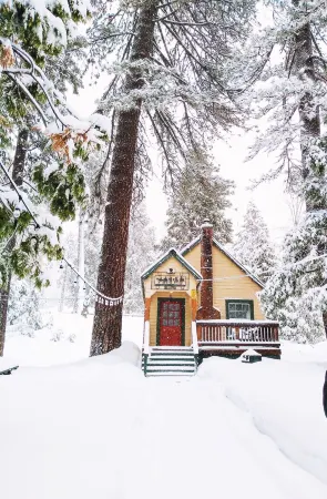 Shaver Lake Village Hotel