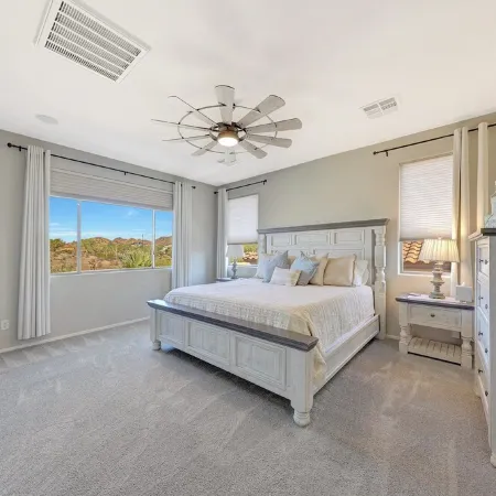 "Spacious 5Br Estrella Home, Pool Table, Heated Pool & Spa / Family & Groups"