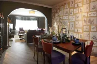 The Plough Inn & Cottages