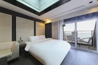 Moonbay Hotel