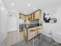 Loft-Style CBD 1-Bed with Rooftop Terrace & BBQ