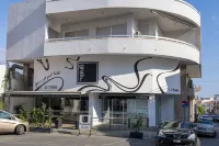 Lena Court - Spacious 3bdr, City Views & Large Balcony Hotel a 