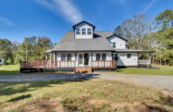 距離安德森市中心6英里：帶庭院的寬敞家庭住宅