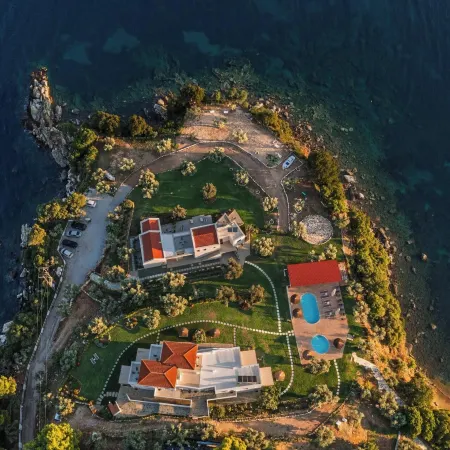 Cape Blue Suites