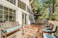 1 Mi to Lift! Olympic Valley Chalet w/ Hot Tub - Balcony