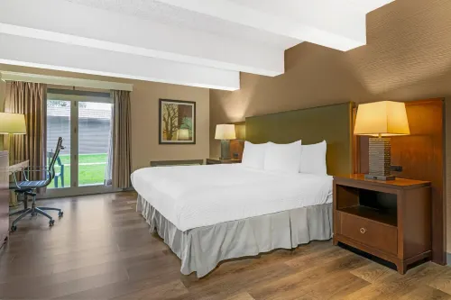 Fairway Inn & Suites - 3 estrellas