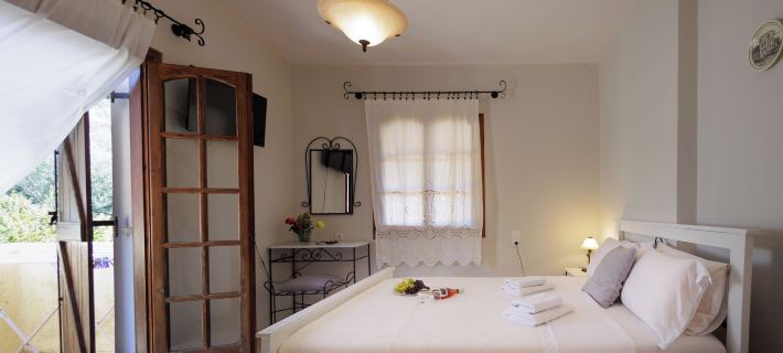 Lithos By The Sea Hotels in Itilo