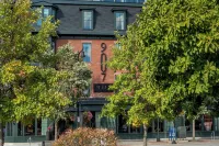 Lark Hotels 907 Main