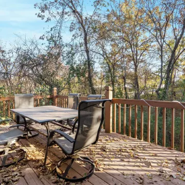 Rustic Shore Cabin Stay for 6