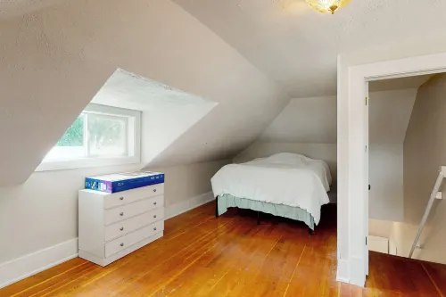 2BR Home w/ Mountain View, W & D, Private Yard - Wifi