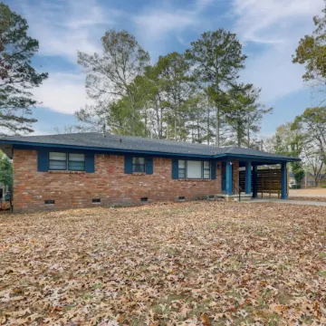 3 Mi to Saracen Landing! Family Getaway w/ Deck