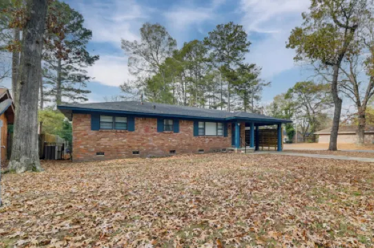 3 Mi to Saracen Landing! Family Getaway w/ Deck