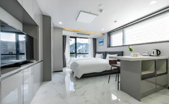 Songjeong Blue Castle Hotel