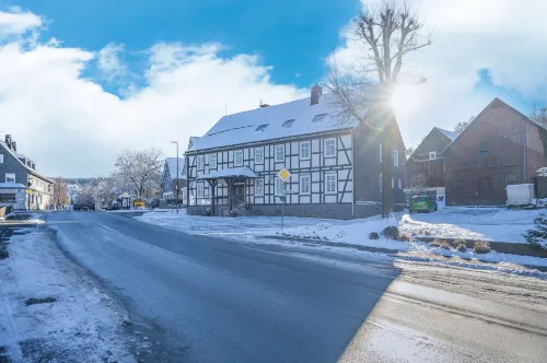Large Holiday Home Near Winterberg with Garden, Terrace, & Garage - Badekar