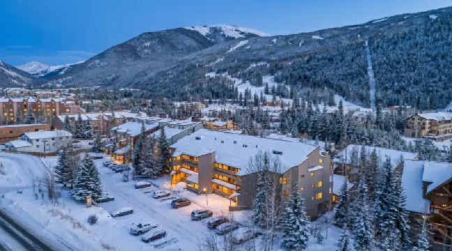 Inviting Retreat with Scenic Views and Cozy Amenities - Charming Getaway