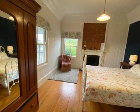 Awen Cottage - Where Heritage meets the heart of Tenterfield Hotels in Tenterfield