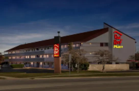 Red Roof PLUS+ Chicago - Hoffman Estates