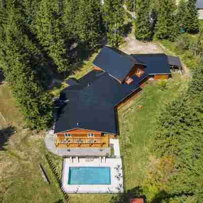River Road Lodge 7 Bedroom Lodge by NW Comfy Cabins by RedAwning Hotel Exterior