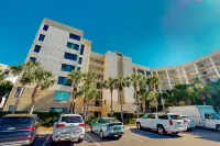 Newly Renovated Oceanfront Condo with Balcony, WiFi, W/D & Shared Pool/Tennis - 4-Star