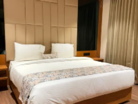 Hariganga S The Lake Attitude Hotels in Amravati