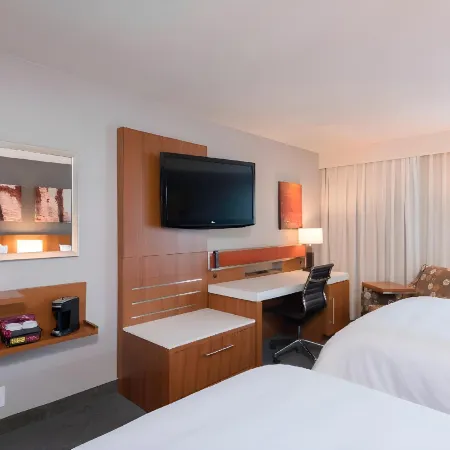 Sonesta Hotel Grand Rapids Airport Отели рядом с достопримечательностью «Колледж "Аквинас"»