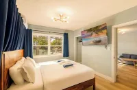 3 min to beach ~ pool ~ free parking