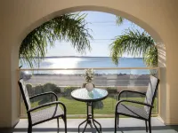 Seafront Getaway Studio, Great Location with Pool Hotels in Batehaven