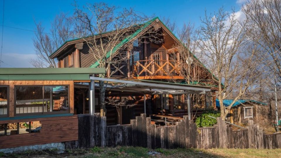 LOG HOUSE LLC